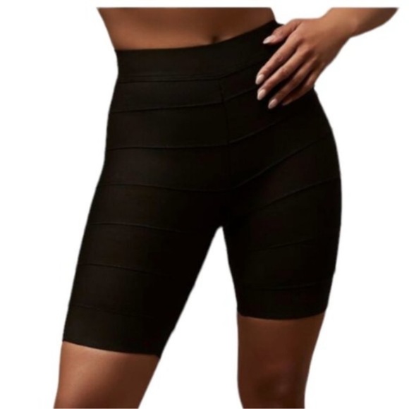 HERVE LEGER x FOREVER 21 | Knit Short in Black - Picture 2 of 5